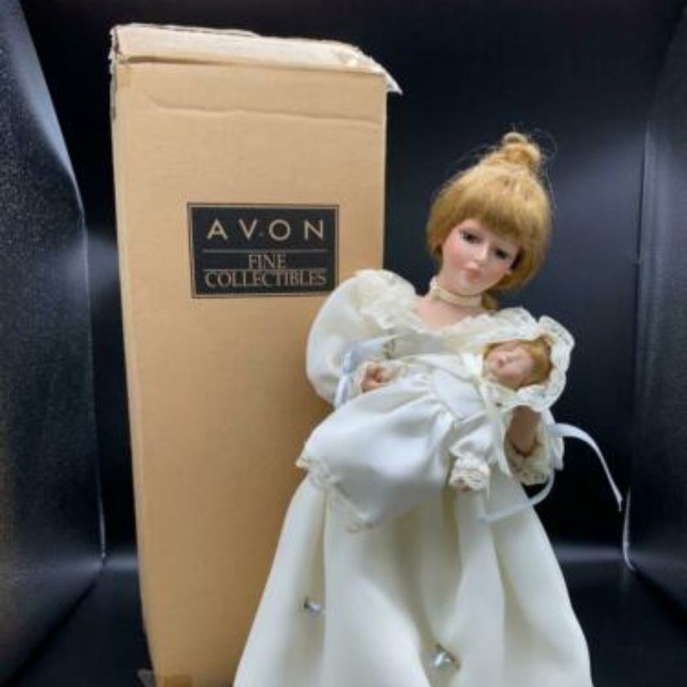 AVON Fine Collectibles Special Memories Mother & Child Margaret Doll